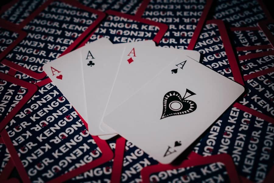 Cách chơi trong ba vòng bài quan trọng của Poker online thế nào?